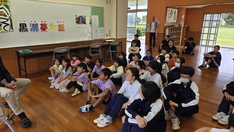 夢話を聞く児童・生徒の様子