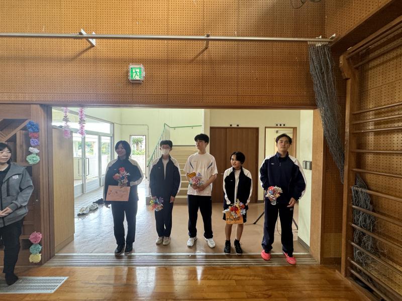 中3を見送る様子